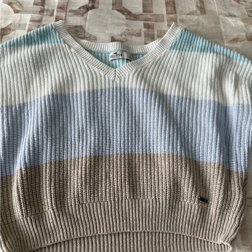 Hollister sweater